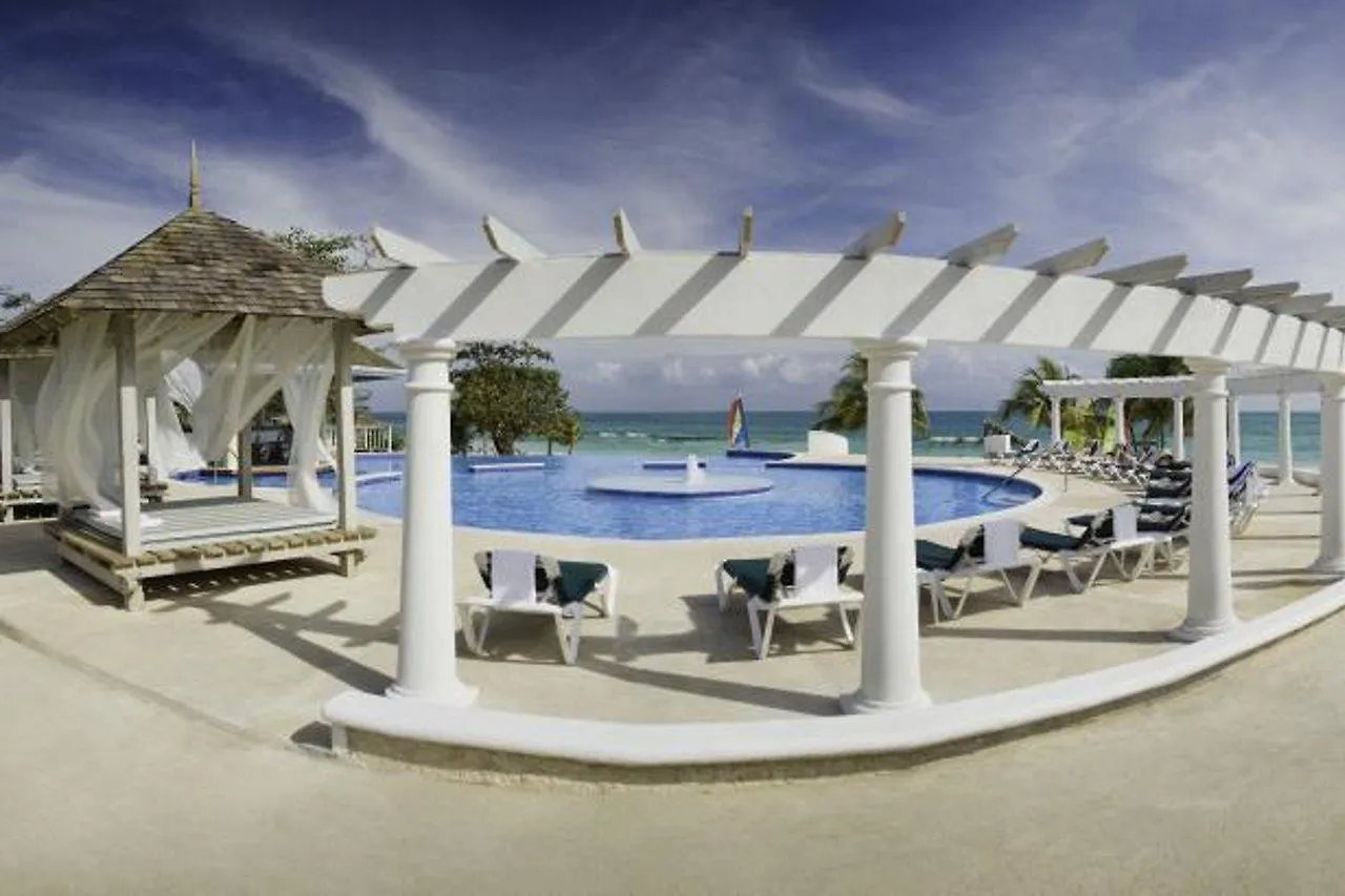 Jewel Runaway Bay Beach And Golf Resort 4*,
